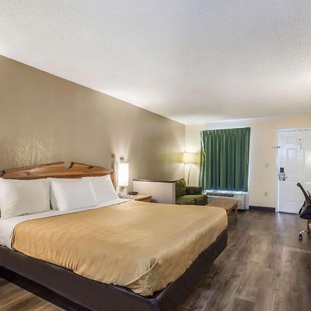 Econo Lodge Clinton Buitenkant foto