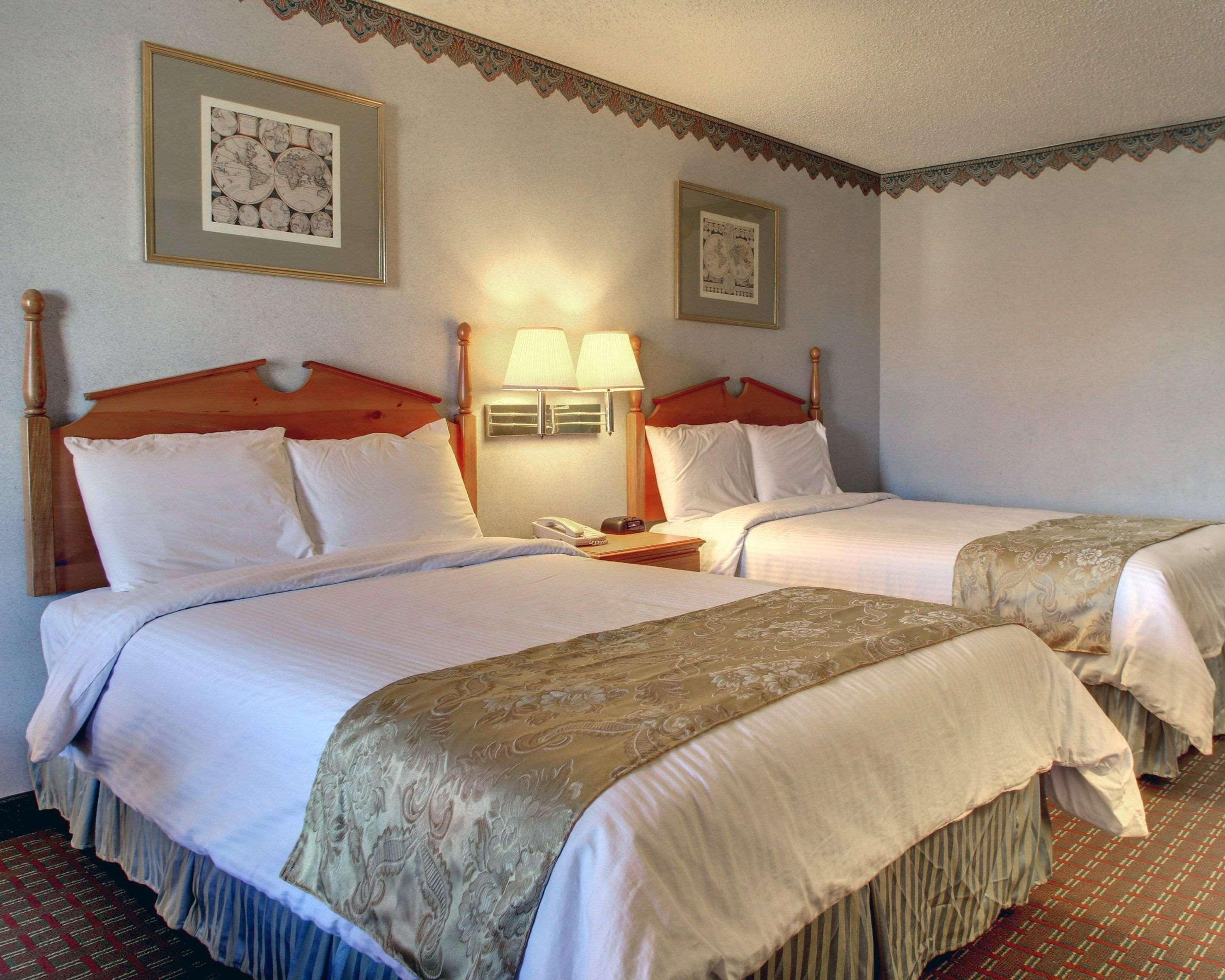 Econo Lodge Clinton Buitenkant foto