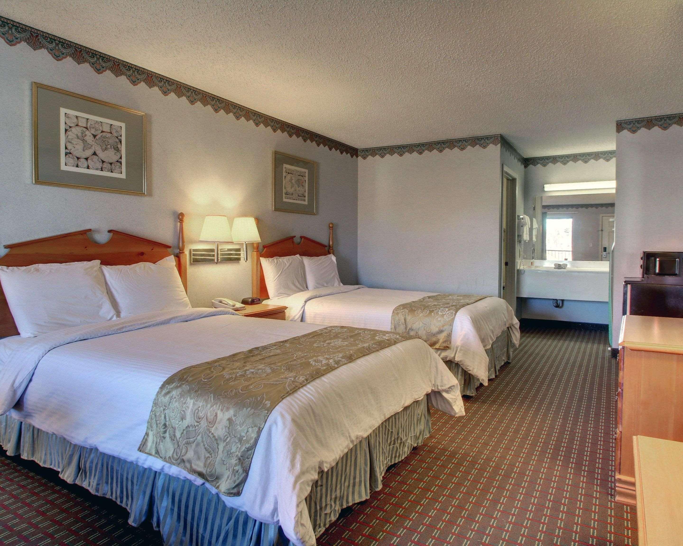 Econo Lodge Clinton Buitenkant foto