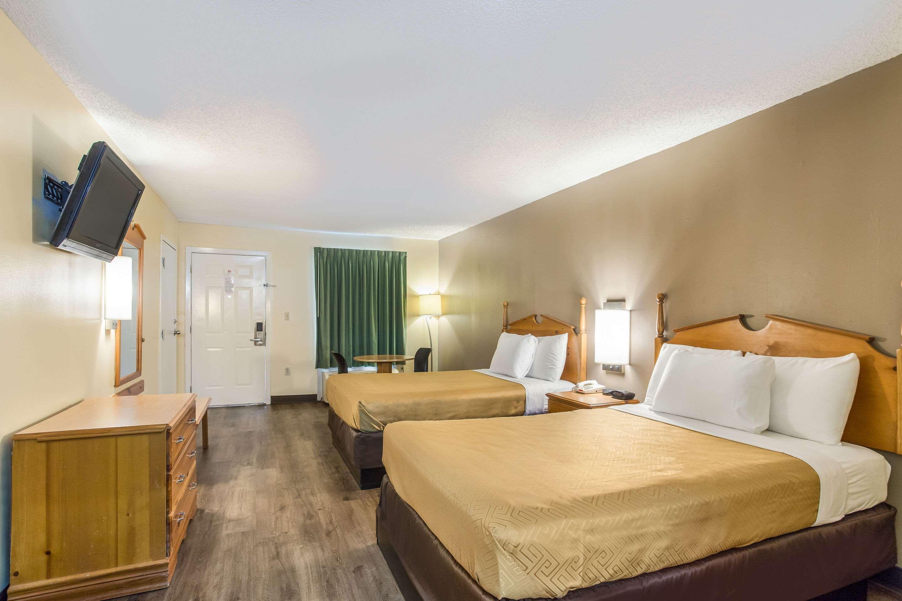 Econo Lodge Clinton Buitenkant foto
