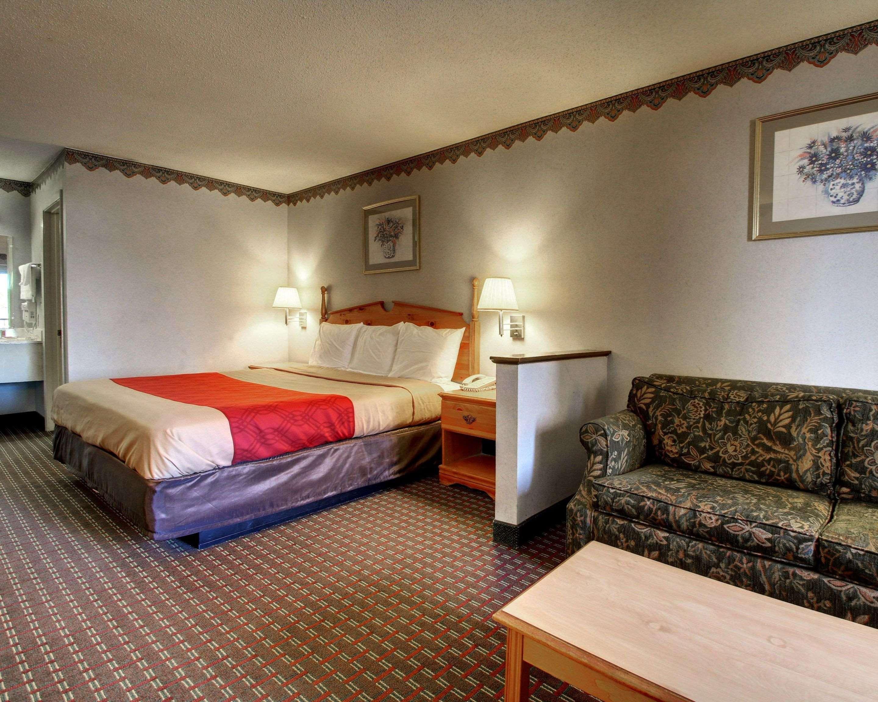 Econo Lodge Clinton Buitenkant foto