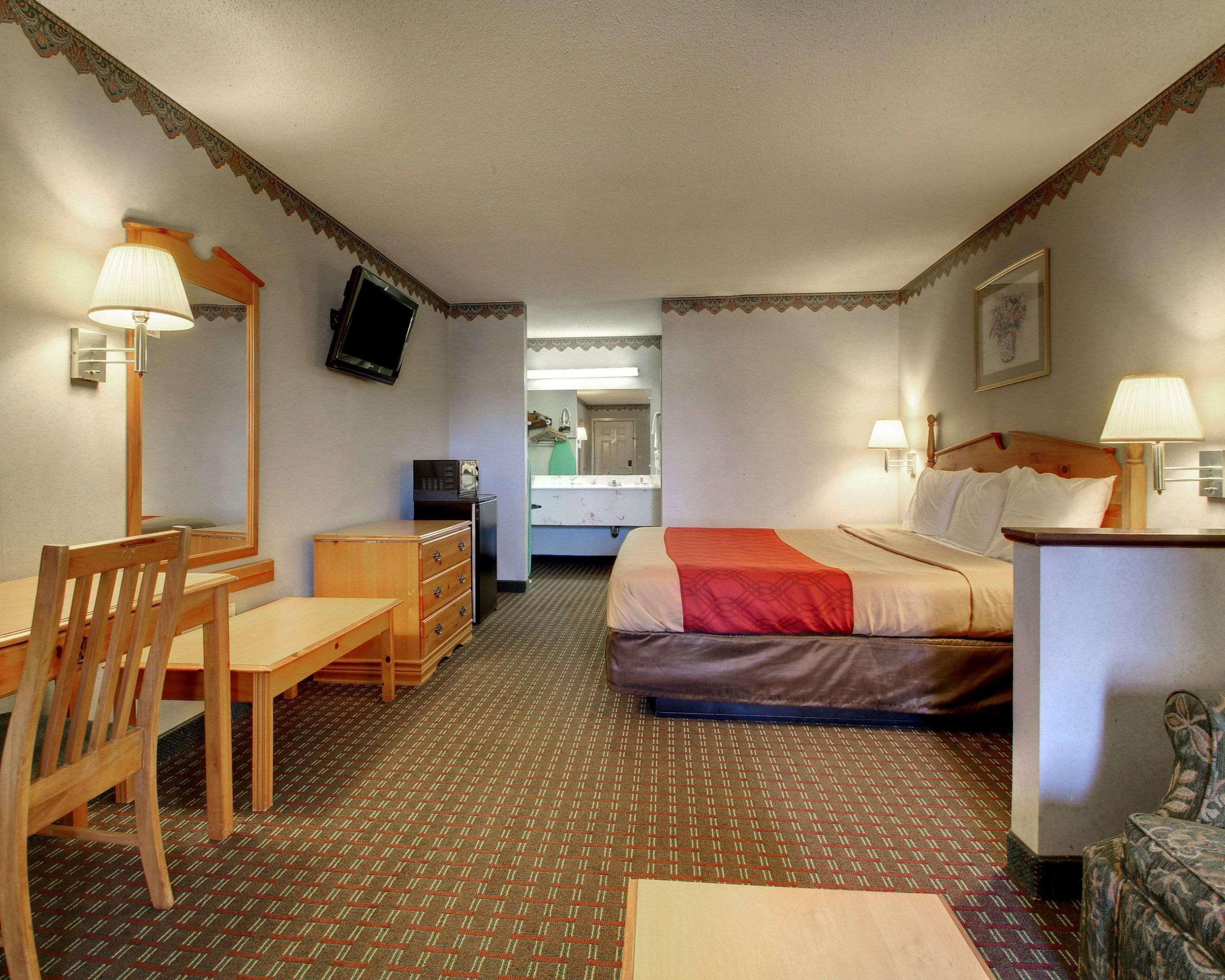Econo Lodge Clinton Buitenkant foto