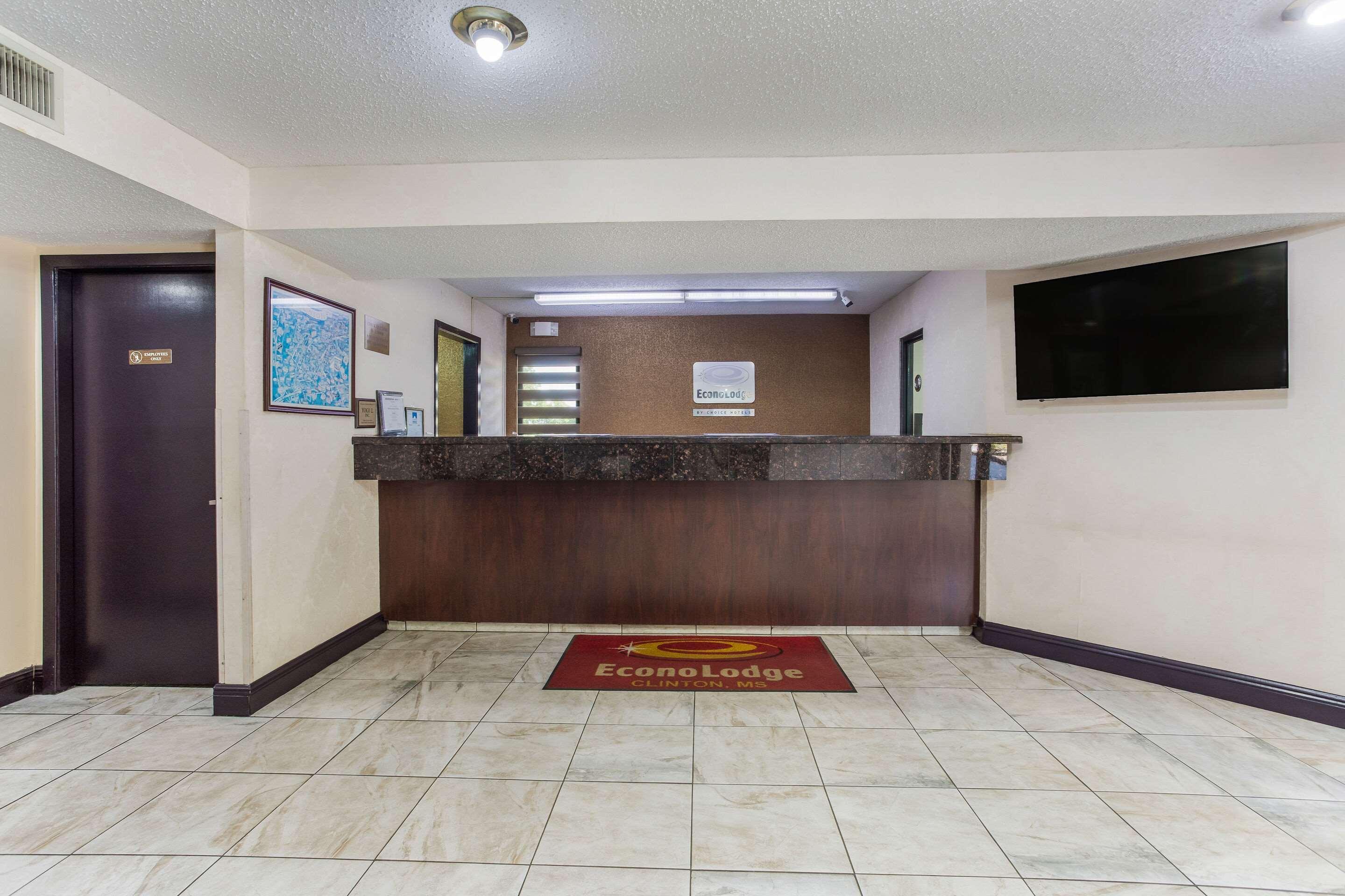 Econo Lodge Clinton Buitenkant foto