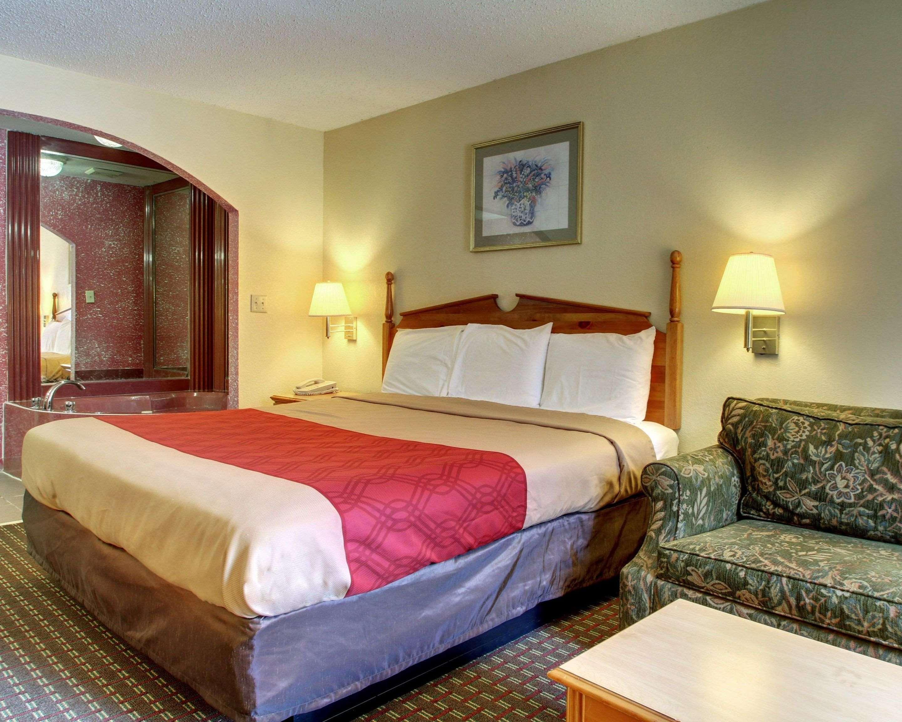 Econo Lodge Clinton Buitenkant foto