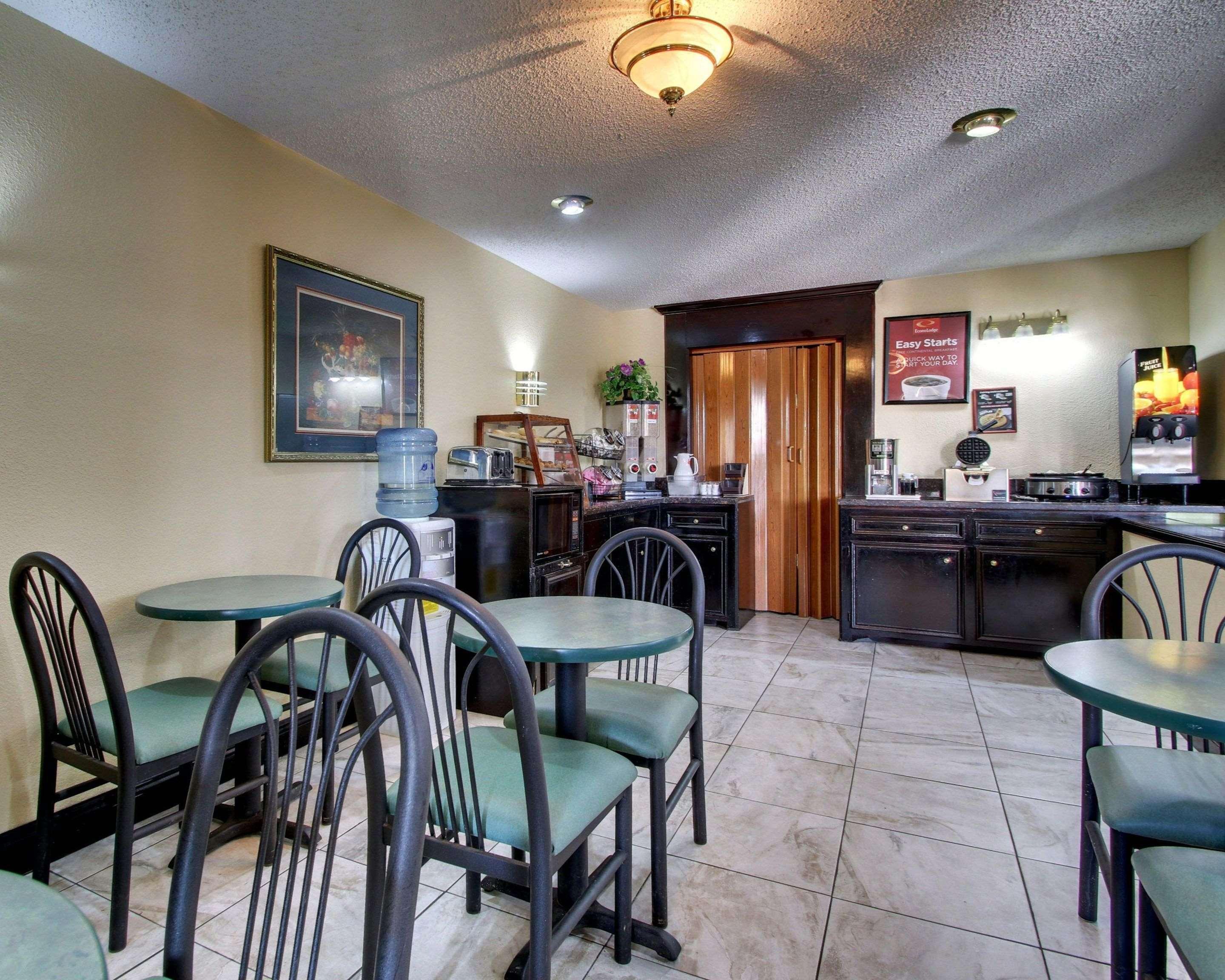 Econo Lodge Clinton Buitenkant foto