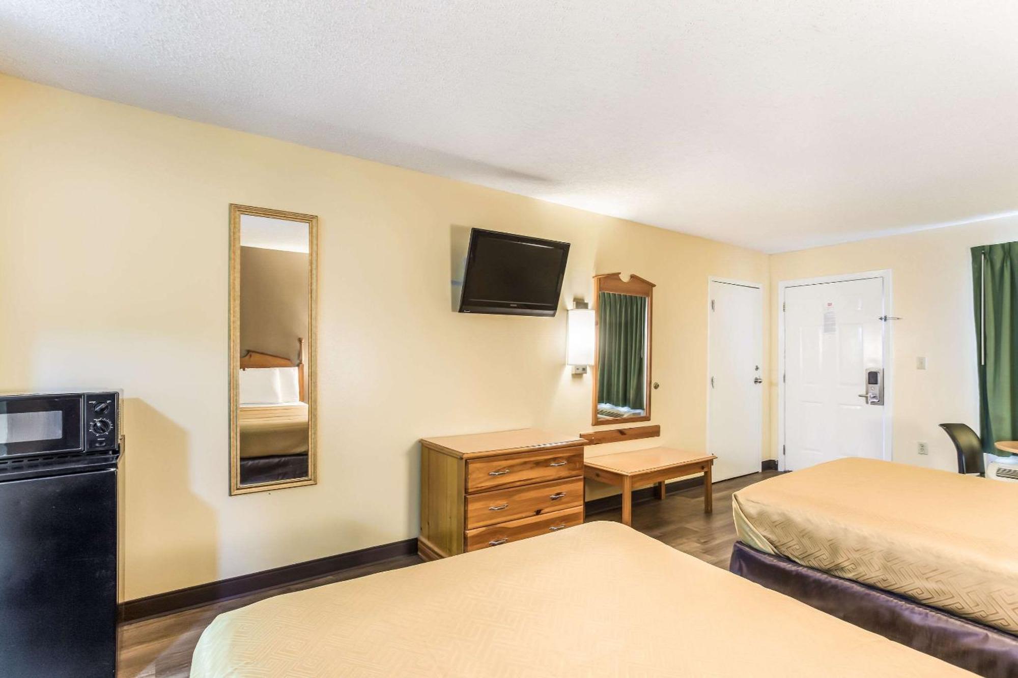 Econo Lodge Clinton Buitenkant foto
