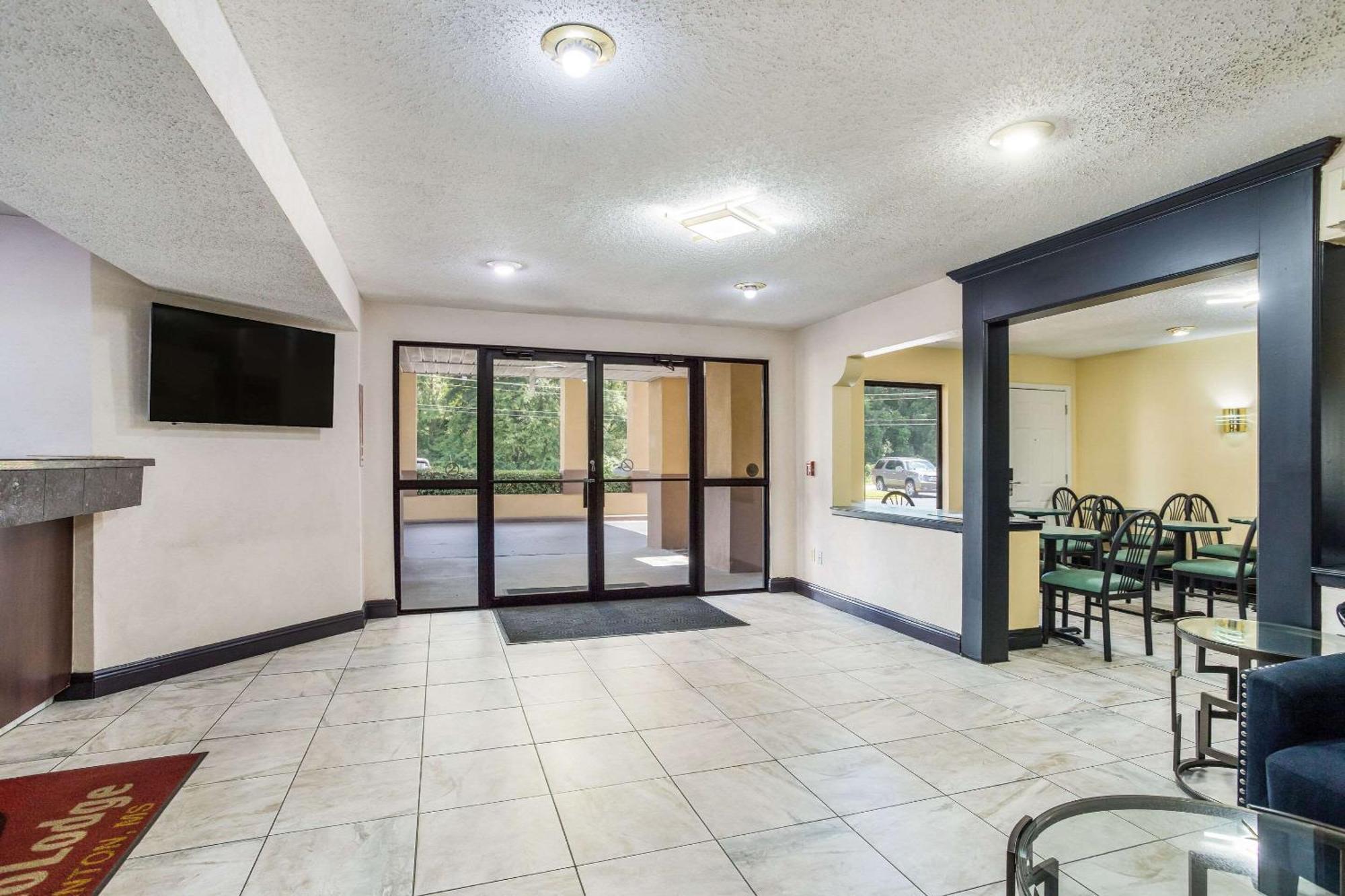 Econo Lodge Clinton Buitenkant foto