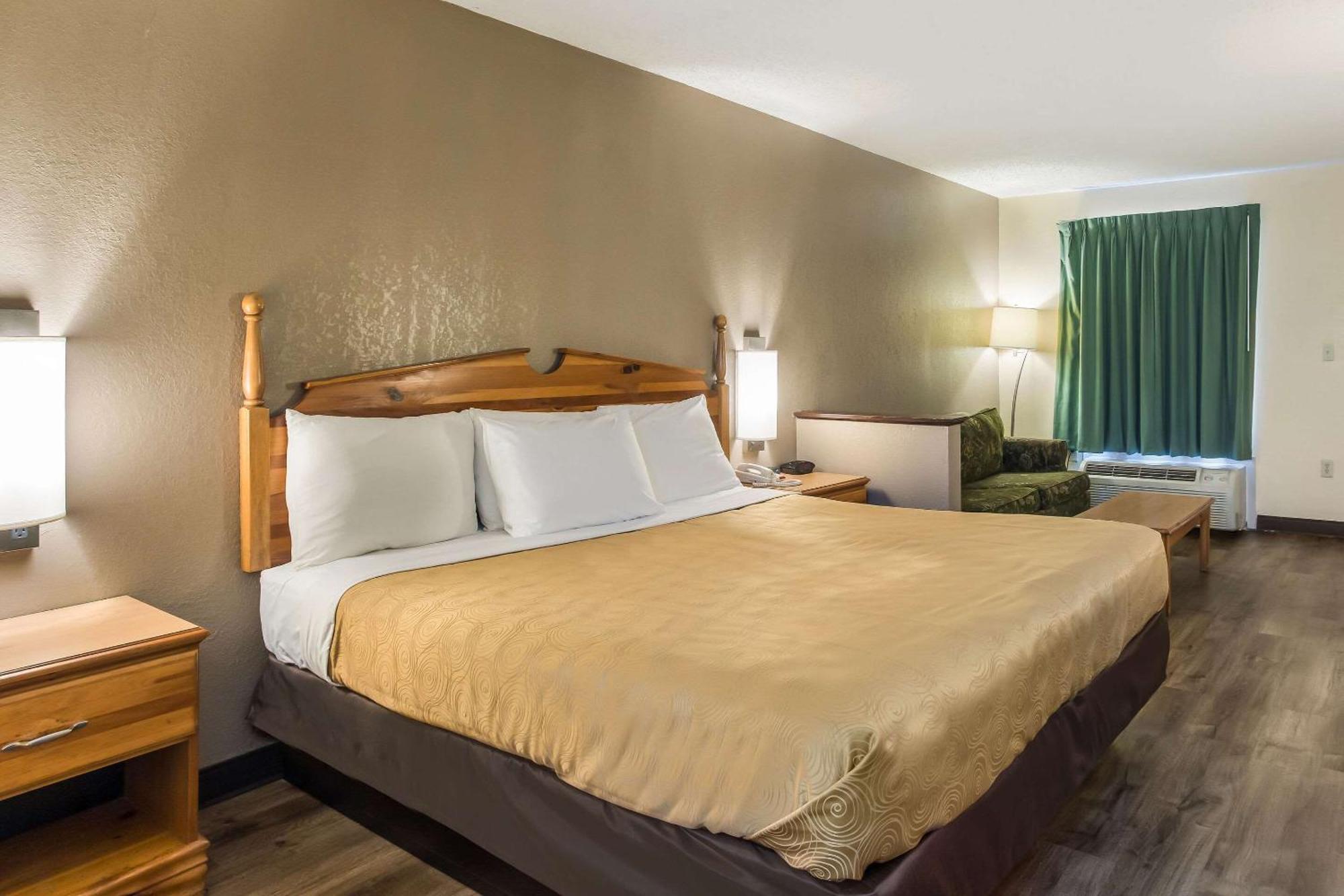 Econo Lodge Clinton Buitenkant foto
