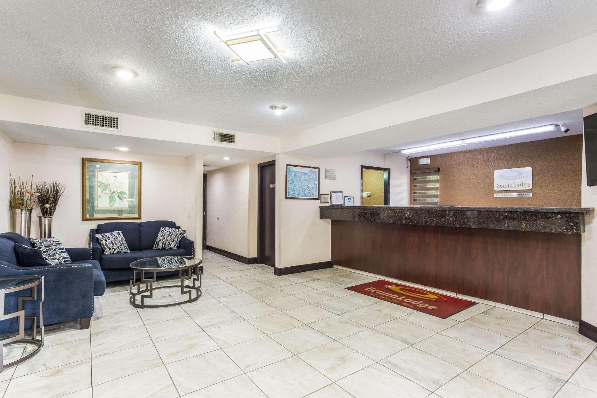 Econo Lodge Clinton Buitenkant foto