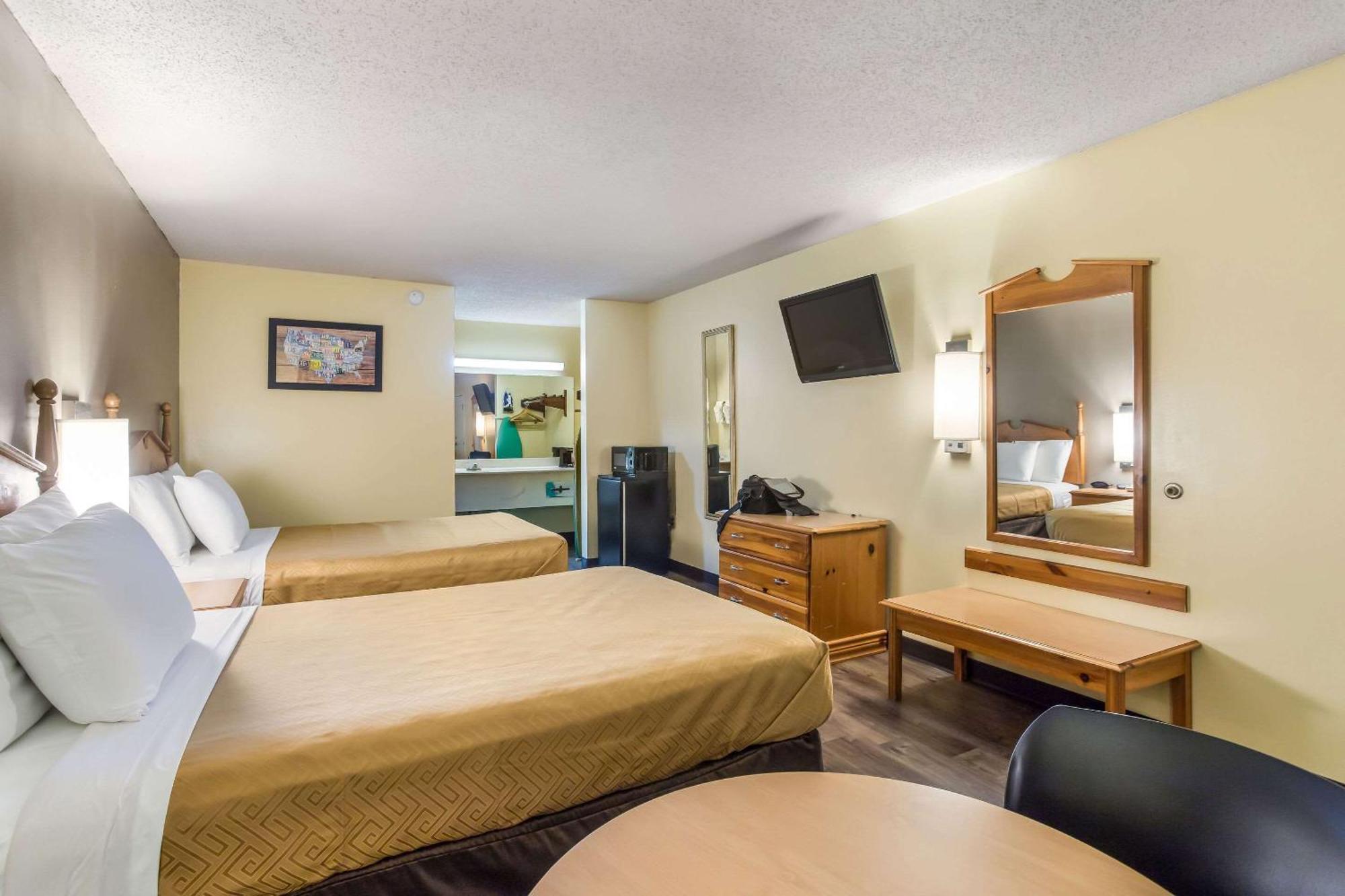 Econo Lodge Clinton Buitenkant foto