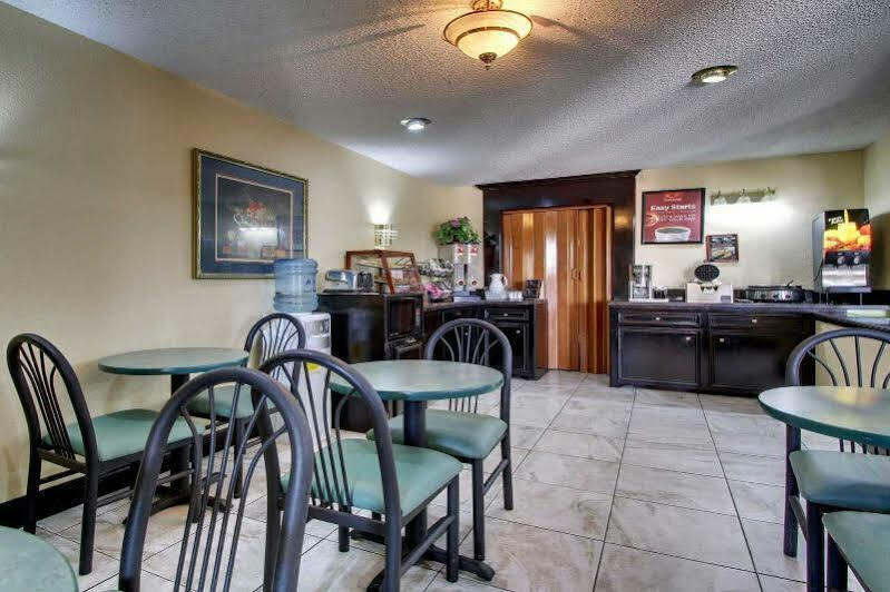 Econo Lodge Clinton Buitenkant foto